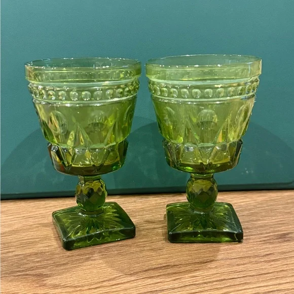 Vintage Green Glass Dessert Cups Goblets - Picture 5 of 6